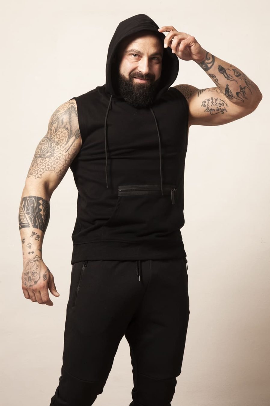 LOUIS RICAUTE SUDADERA NEGRA