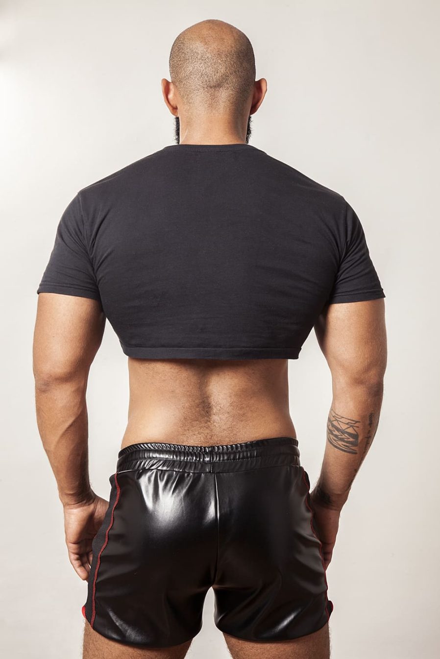 CROP TOP DOMINANT - Imagen 3